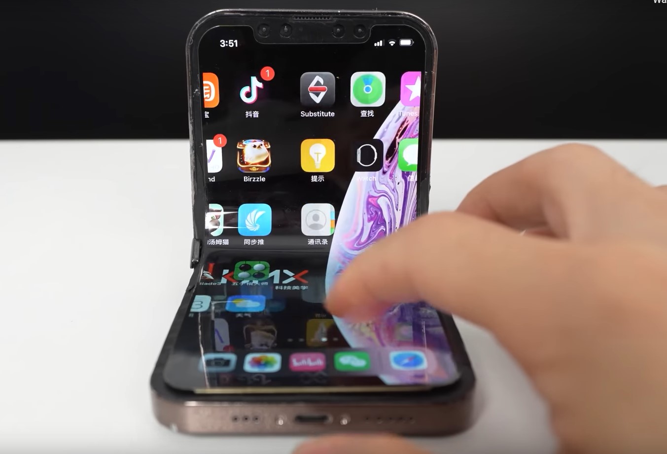 Първият сгъваем iPhone е любителски проект