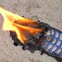 Разгневена китайка изгори 400 телефона