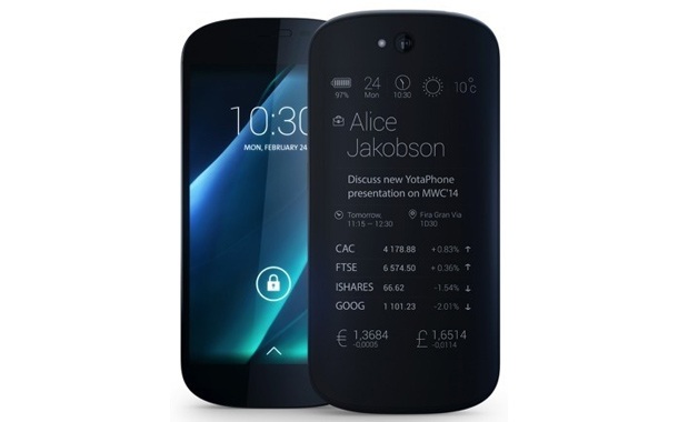 Новата версия на YotaPhone демонстрира някои подобрения пред стария модел