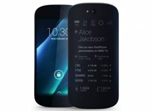 Новата версия на YotaPhone демонстрира някои подобрения пред стария модел