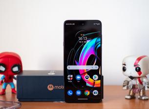 Motorola Edge 20 Lite - добра работа, страхотен екран и мощна батерия