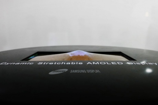 Samsung показа прототип на разтягащ се AMOLED дисплей