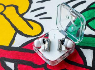 РЕВЮ: Nothing Ear 2 запазват удобството и носят подобрен звук