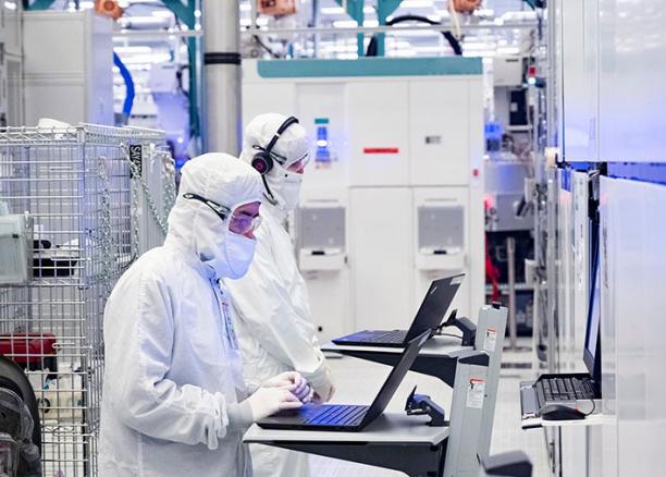 Apple води преговори с Intel и Samsung за производството на процесори