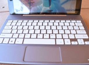 Microsoft ще намали лицензната такса за по-евтините лаптопи с Windows 10