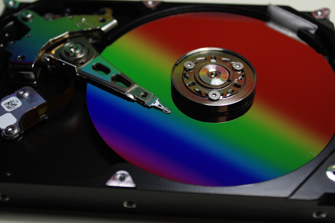 Задават се HDD устройства с капацитет над 100TB