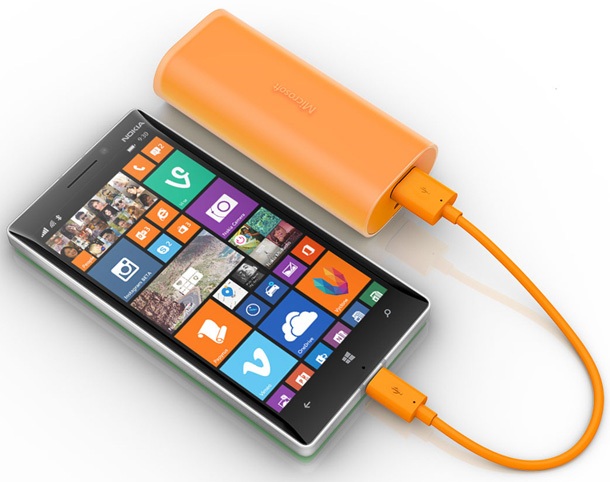 Новото USB зарядно на Microsoft пропуска името Nokia