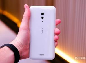 Първият смартфон без бутони може да се появи догодина