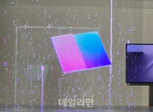 Samsung показа двойно сгъваемия си смартфон