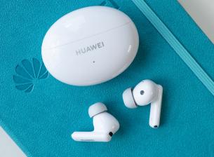 Huawei FreeBuds 6i носят много екстри и звучат добре