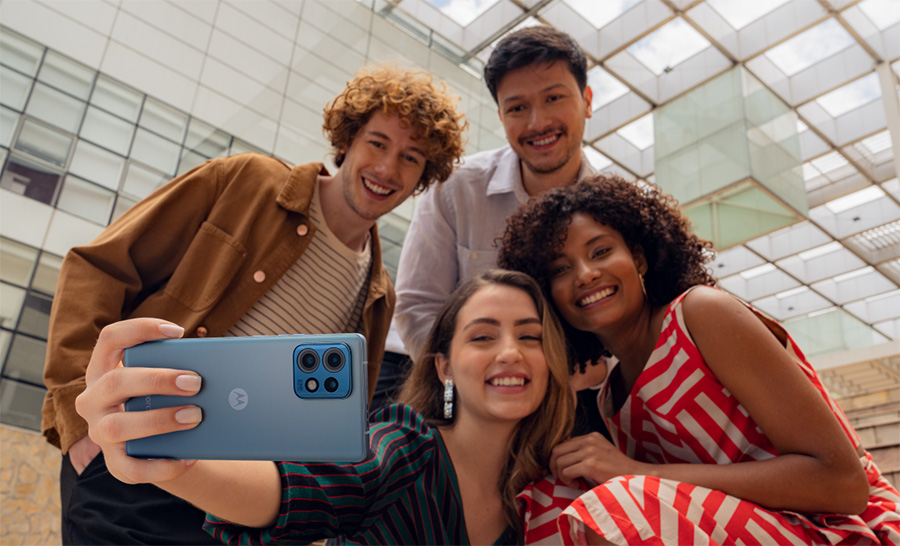 Моделите от висок клас Motorola edge 40 и 40 Pro са в каталога на Vivacom през юни