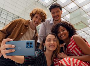 Моделите от висок клас Motorola edge 40 и 40 Pro са в каталога на Vivacom през юни