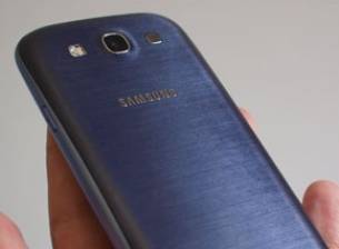 Samsung за забавянето на синята версия на Galaxy S III