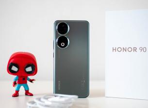 РЕВЮ: Honor 90 е с ярък екран и 200MP камера