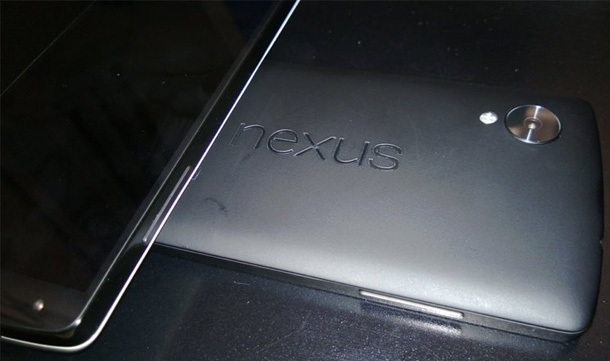 Слух: LG Nexus 5 ще се предлага с две различни батерии