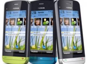 Nokia C5-03 е цветен смартфон със Symbian^1