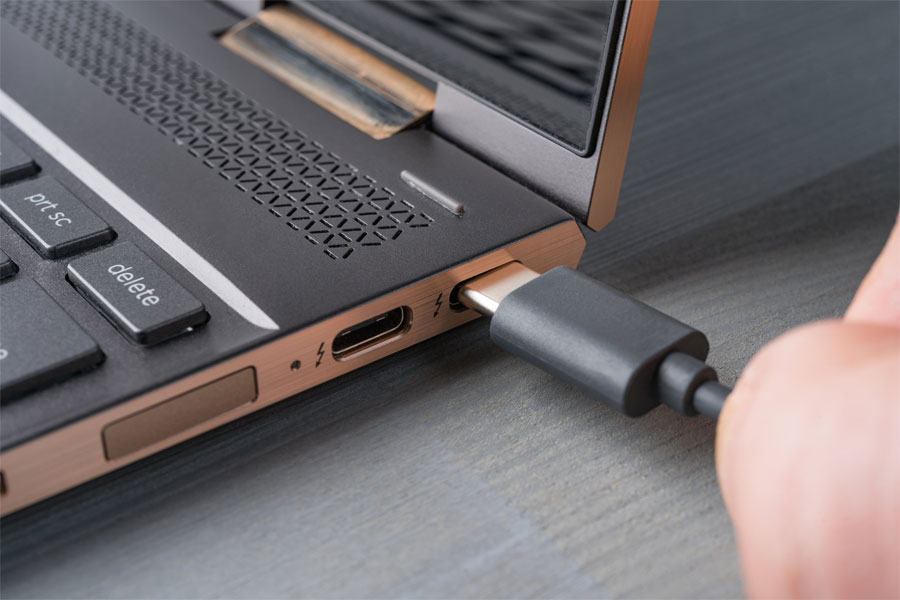 Microsoft въвежда нови стандарти за USB-C в лаптопите с Windows 11
