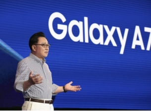 Смартфонът със сгъваем дисплей на Samsung ще е едновременно таблет и телефон