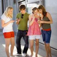 Американските тийнейджъри предпочитат Gmail, но най-вече SMS