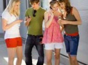 Американските тийнейджъри предпочитат Gmail, но най-вече SMS