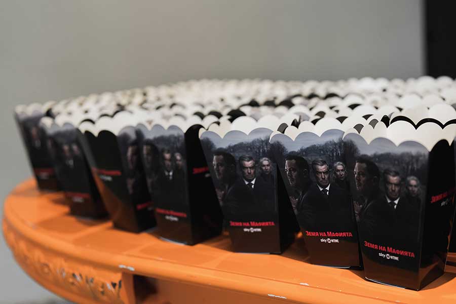 SkyShowtime представи MobLand с предпремиерна прожекция в София