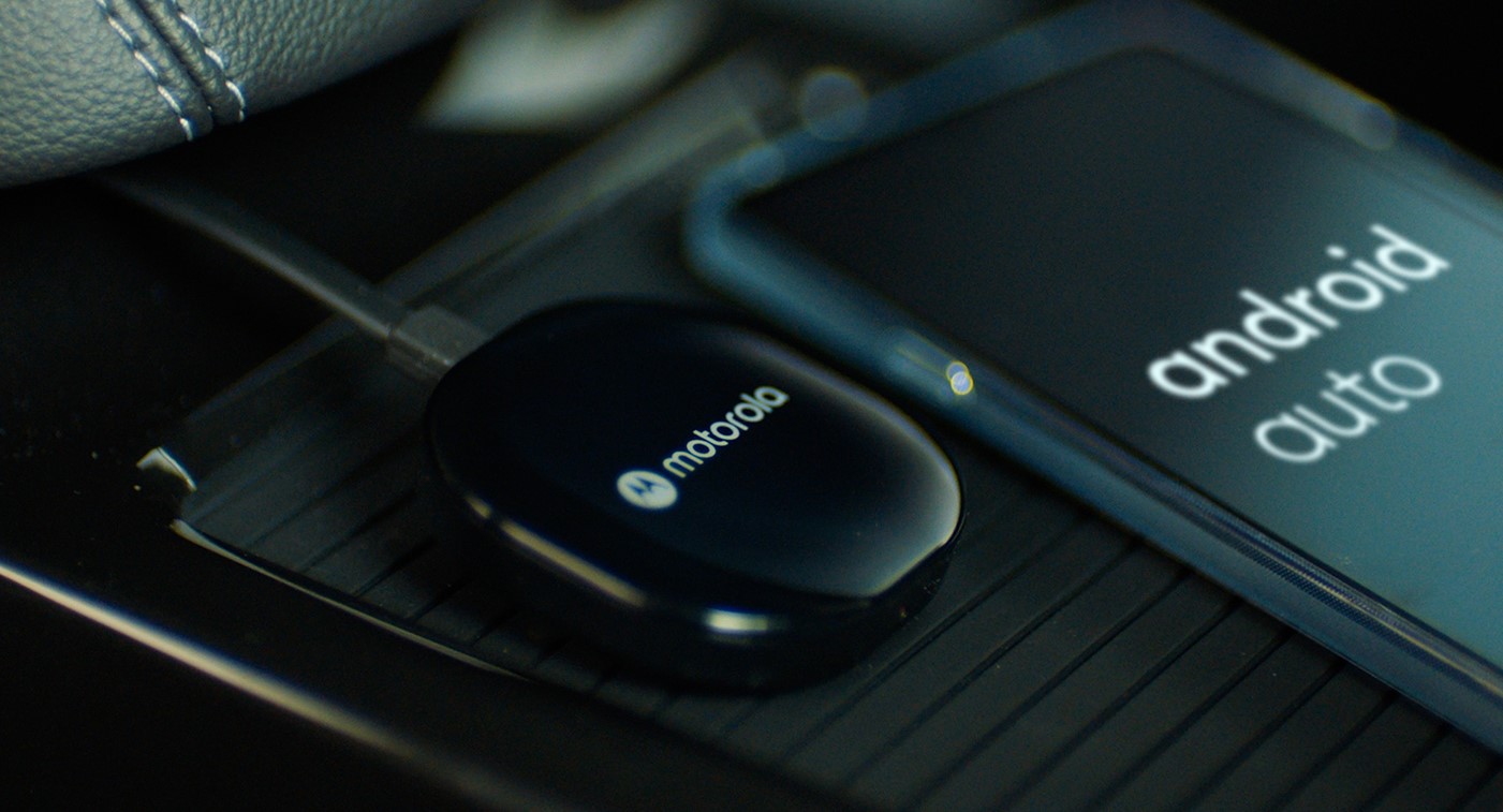 Безжичният адаптер за Android Auto на Motorola достига и до Европа
