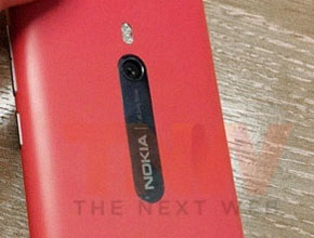 Нови снимки на Nokia 800 с Windows Phone