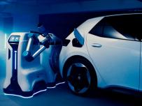 VW демонстрира робот за зареждане на електромобили