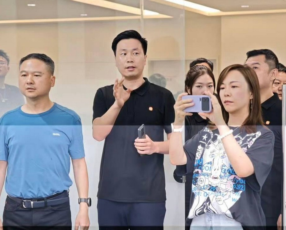 Ще има ли втори екран Xiaomi 16 Pro Max?