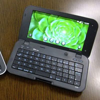 Смартбукът Sharp IS01 в продажба и извън Япония