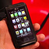 Мултимедийни и аудиоприключения с LG KM900