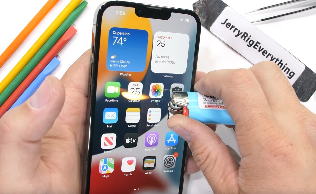 Apple iPhone 13 Pro Max се справя отлично при изпитанията за издръжливост