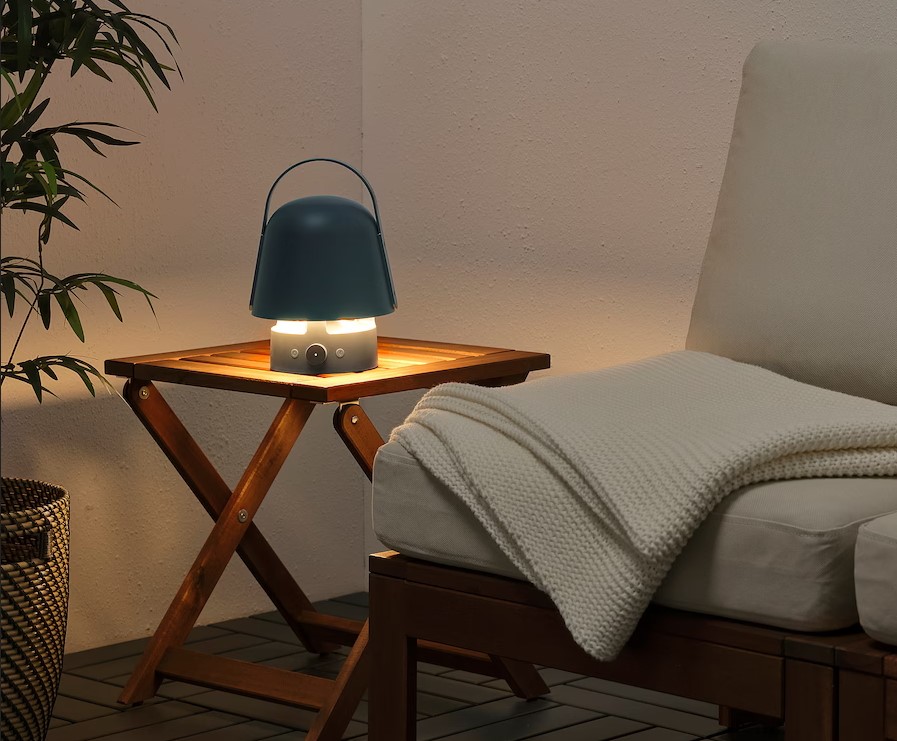 IKEA Vappeby е преносима лампа с вграден Bluetooth говорител