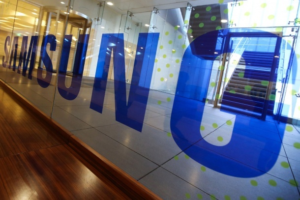 Samsung планира да продаде 320 милиона смартфона през тази година