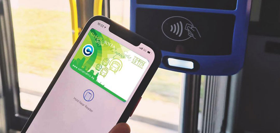 От януари билетите и картите за градския транспорт в София влизат в телефона