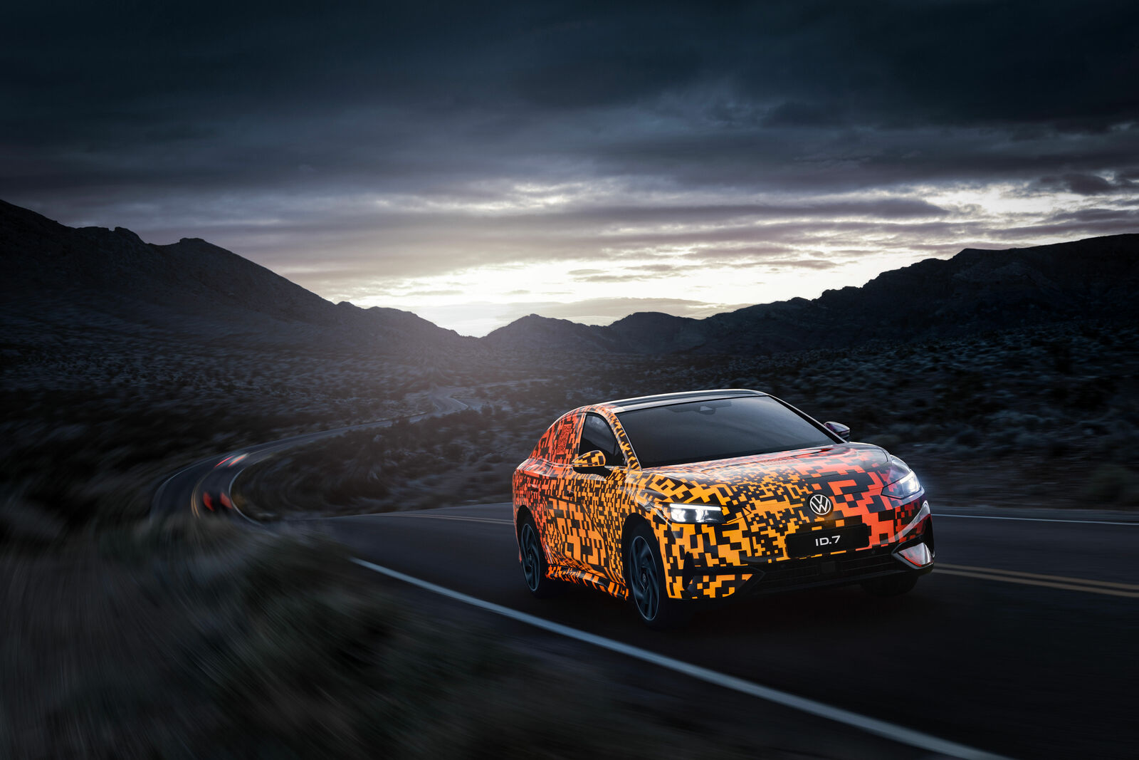 Volkswagen разкри новия си електрически седан ID.7