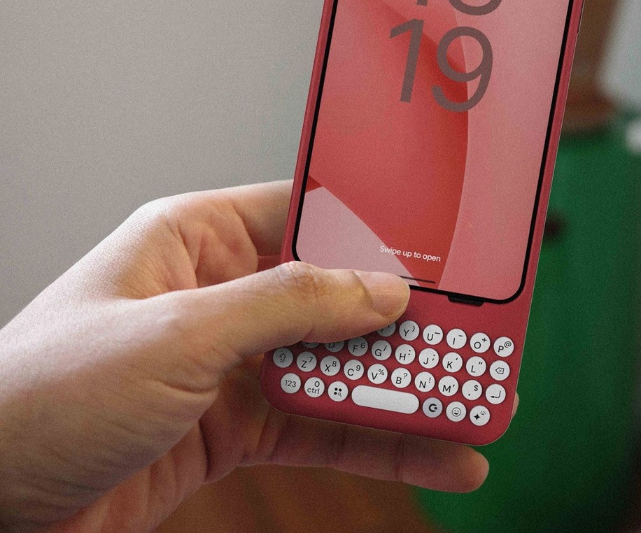 Този кейс добавя хардуерна клавиатура към Pixel 9 и Galaxy S25