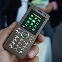 Екотелефонът на Sony Ericsson