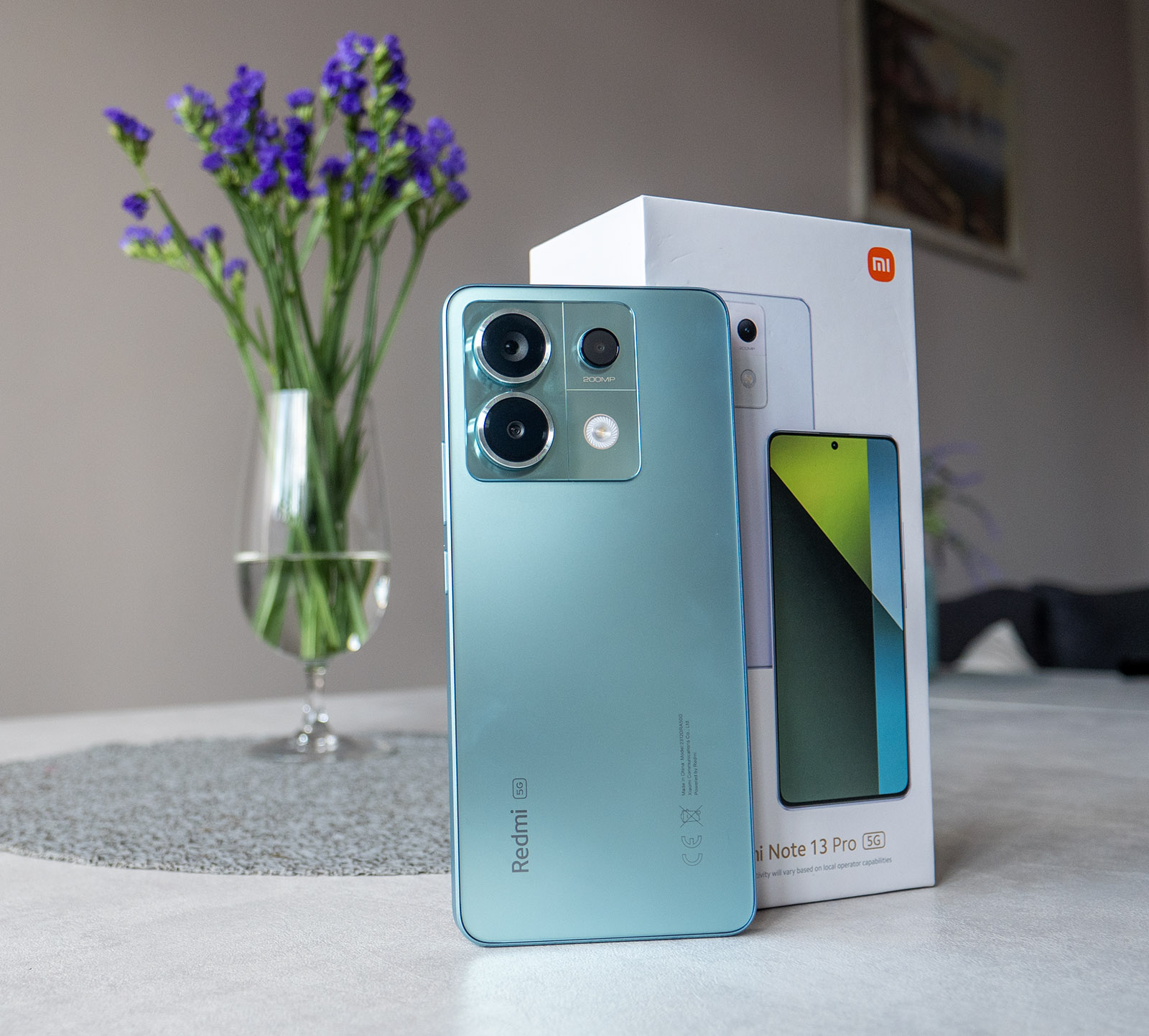 РЕВЮ: Redmi Note 13 Pro 5G постига баланс в средния клас