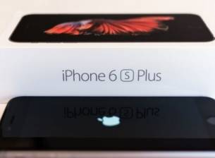 Руски регулатор обвини Apple в координиране на цените на iPhone