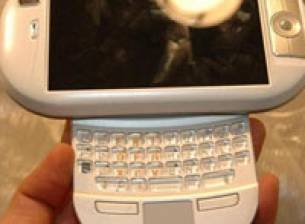 Мобилно Интернет устройство с камера с 2х оптично увеличение