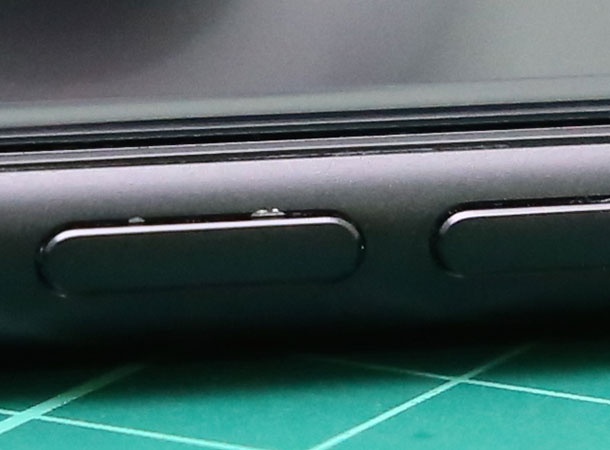 Потребители на iPhone 7 се оплакват от лющене на корпуса