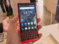 BlackBerry KEY2 получи версия в червено