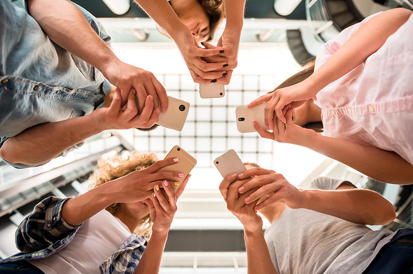 Клиентите на УниКредит Булбанк могат да правят преводи по мобилен номер