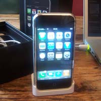 T-Mobile може да продава заключени iPhone