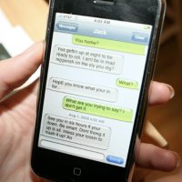 Хакери хакнаха SMS приложението на iPhone за 20 секунди