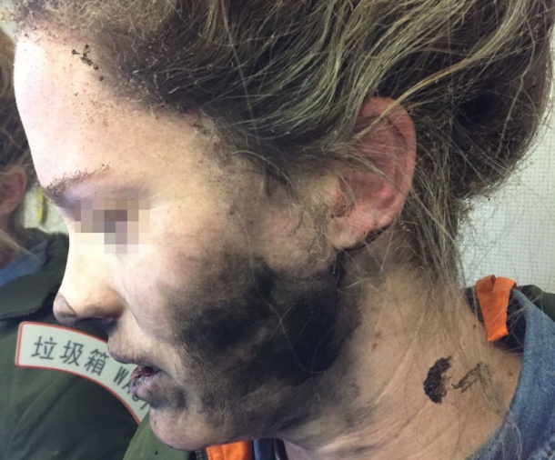 Жена пострада от запалили се по време на полет слушалки