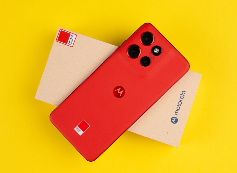 Motorola Edge 50 Neo: Компактна изненада от среден клас