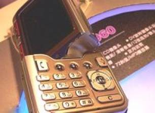 LG C960 - първият за компанията с 5МР