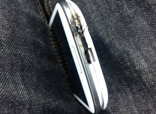 Samsung разследва запалване на Galaxy S III в Ирландия
